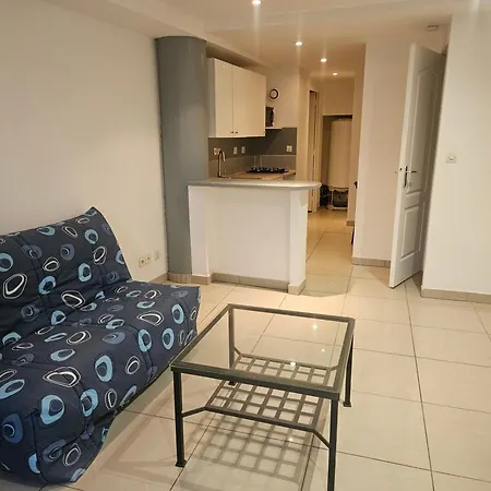 De La Pyramide Appartement *