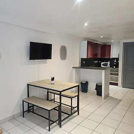 Apartment De La Pyramide