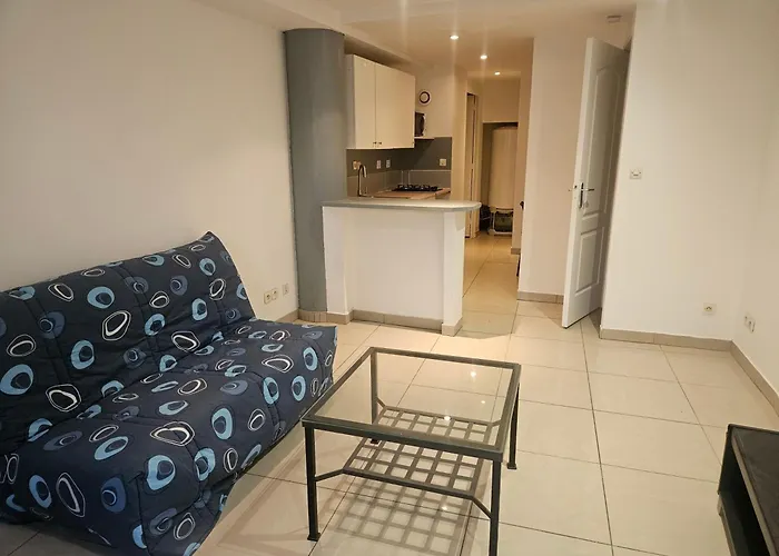 De La Pyramide Appartement *